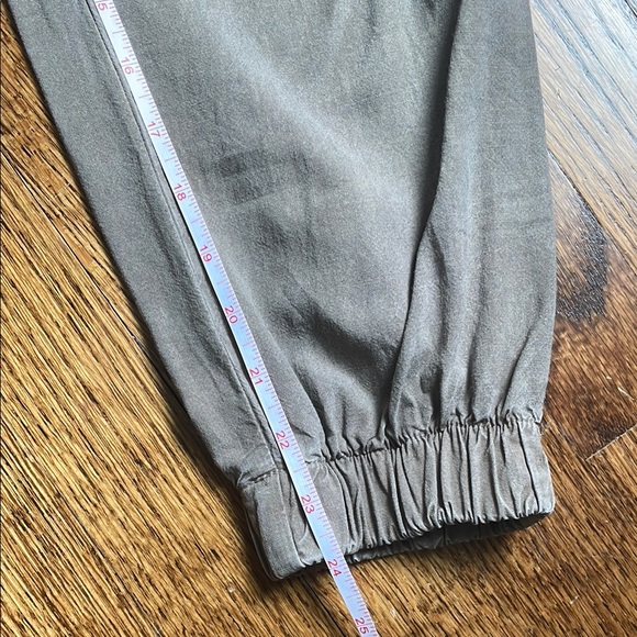 Cloth & Stone Tan Cropped Pants with Elastic Waistband - Picture 5 of 6